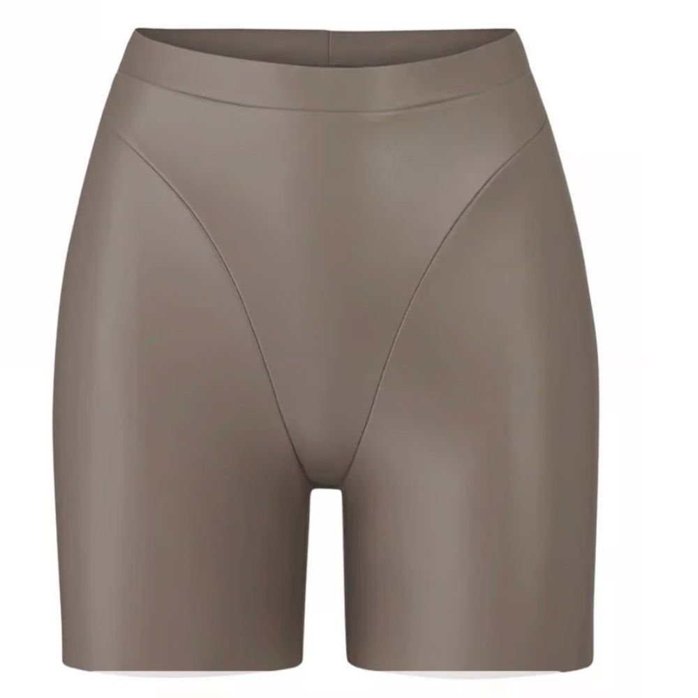 Skims faux leather biker short Cement color size S NWT